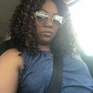 Meet your Posher, Chanel